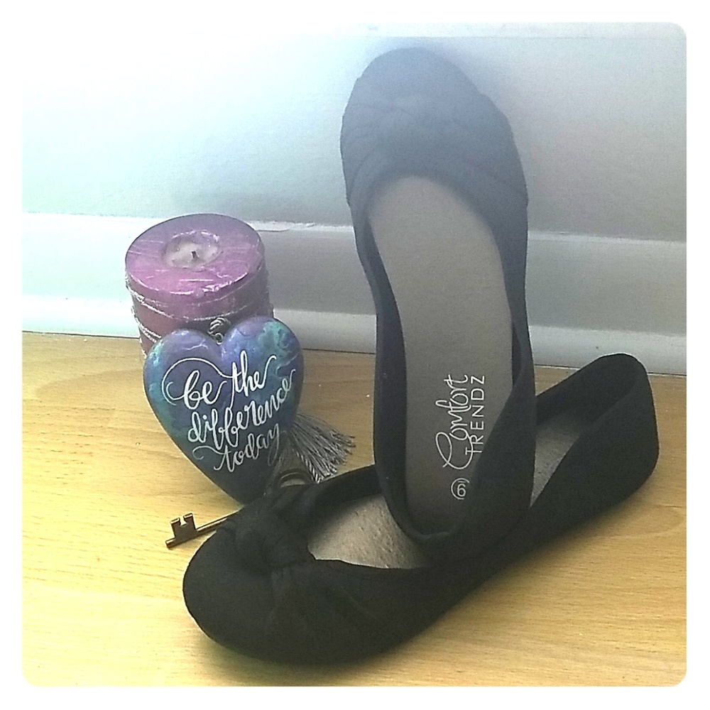 Comfort Trendz Black Flats